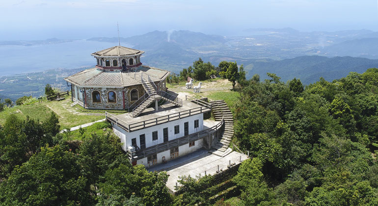 Da Nang to Bach Ma National Park by car
