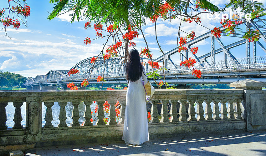 A-charming-Vietnamese-woman-in-traditional-ao-dai-dress