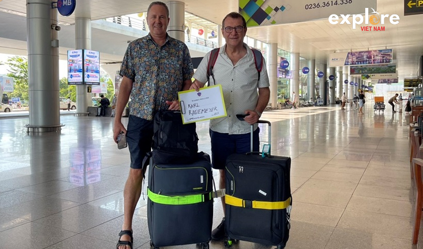 DANANG-AIRPORT-TRANSFER-BY-LUXURY-CAR