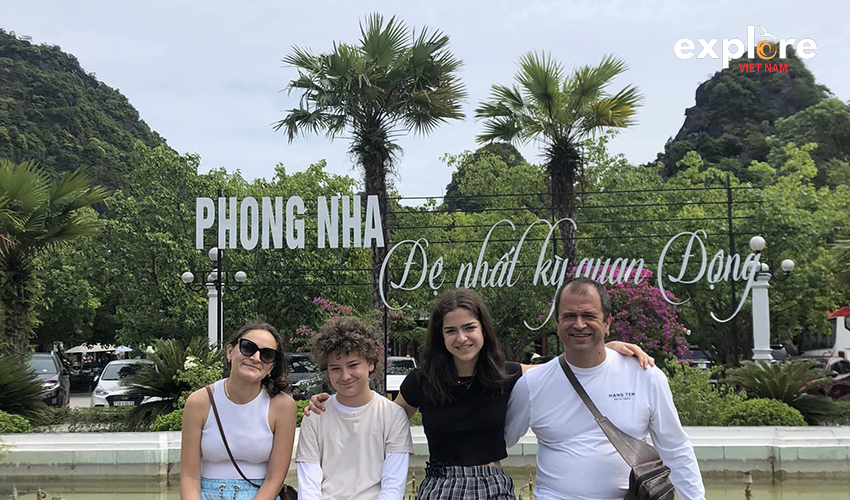 Explore-Vietnam-Luxury-Car