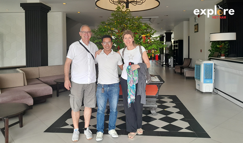 Explore-Vietnam-Luxury-Car