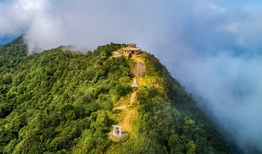 Hai-Vong-Dai-Peak