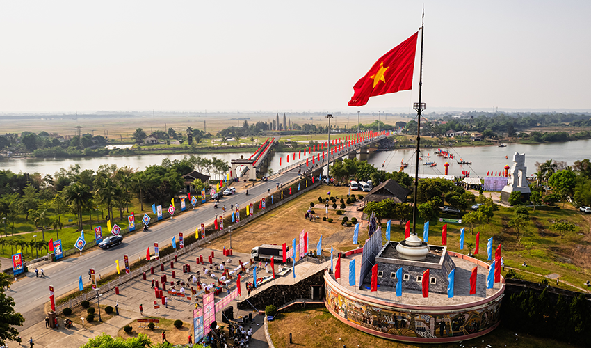 Hue to Quang Tri Limousine