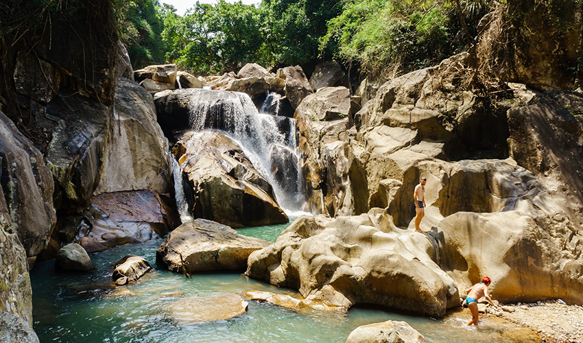 Ba-Ho-Waterfalls-Cliff