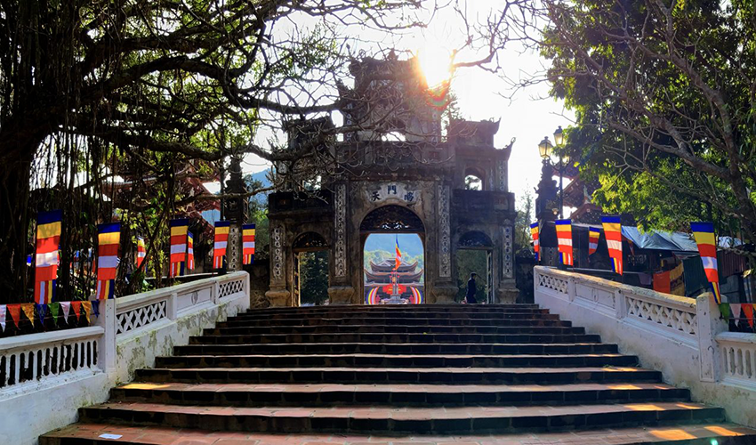huong-pagoda-hanoi-to-halong-bay