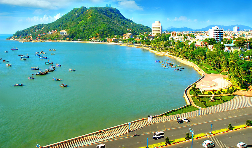 Front-Beach-in-Vung-Tau